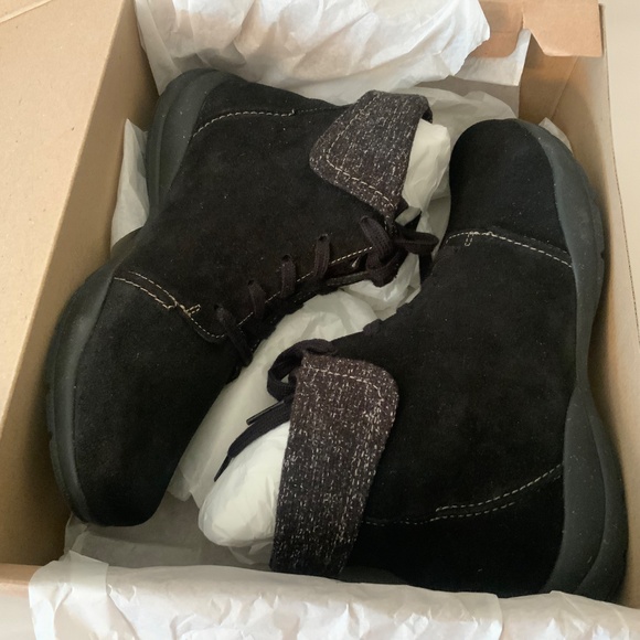 Clarks Women's Roseville Black Suede Lace up Ankle Boot Round Toe Casual Booties - Picture 7 of 14